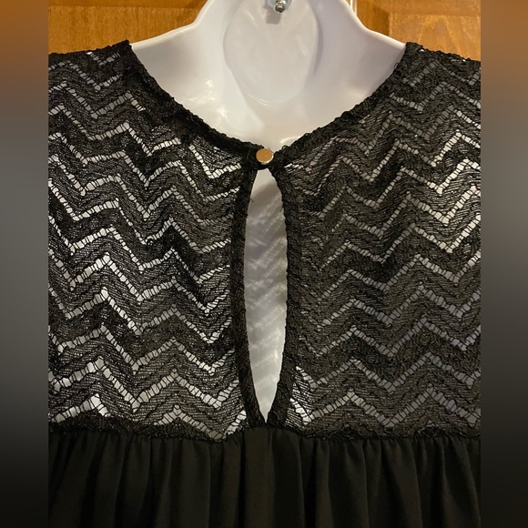 Size Small black dress - Picture 5 of 12